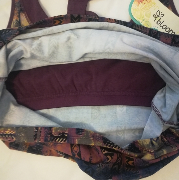 Bloom Workout Yoga Top - Picture 3 of 4